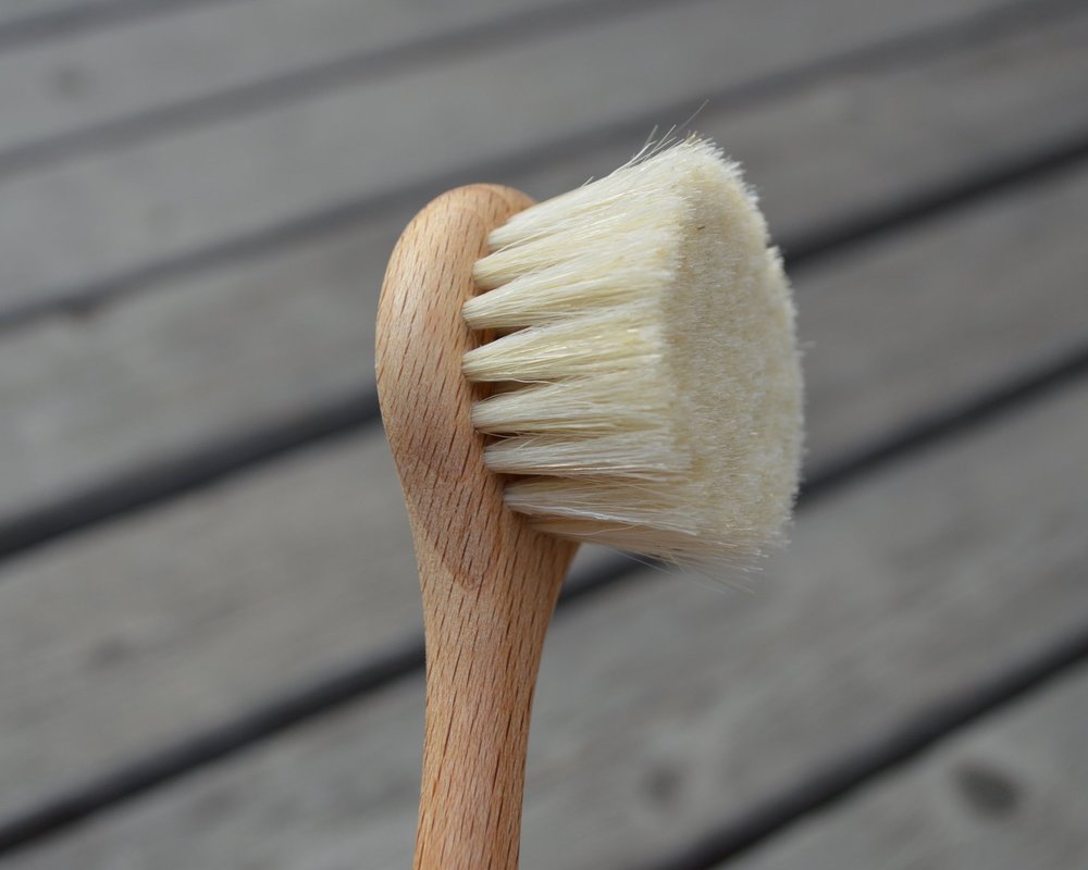 Round Face Brush with Handle