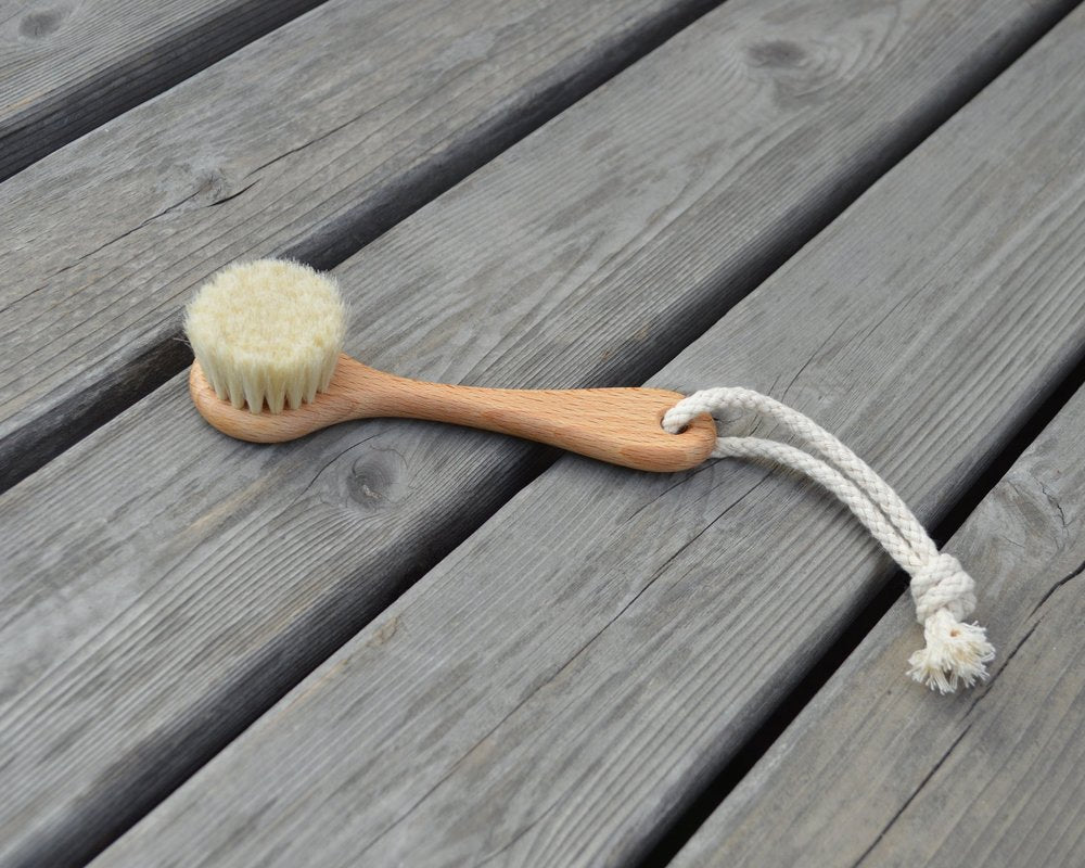 Round Face Brush with Handle 